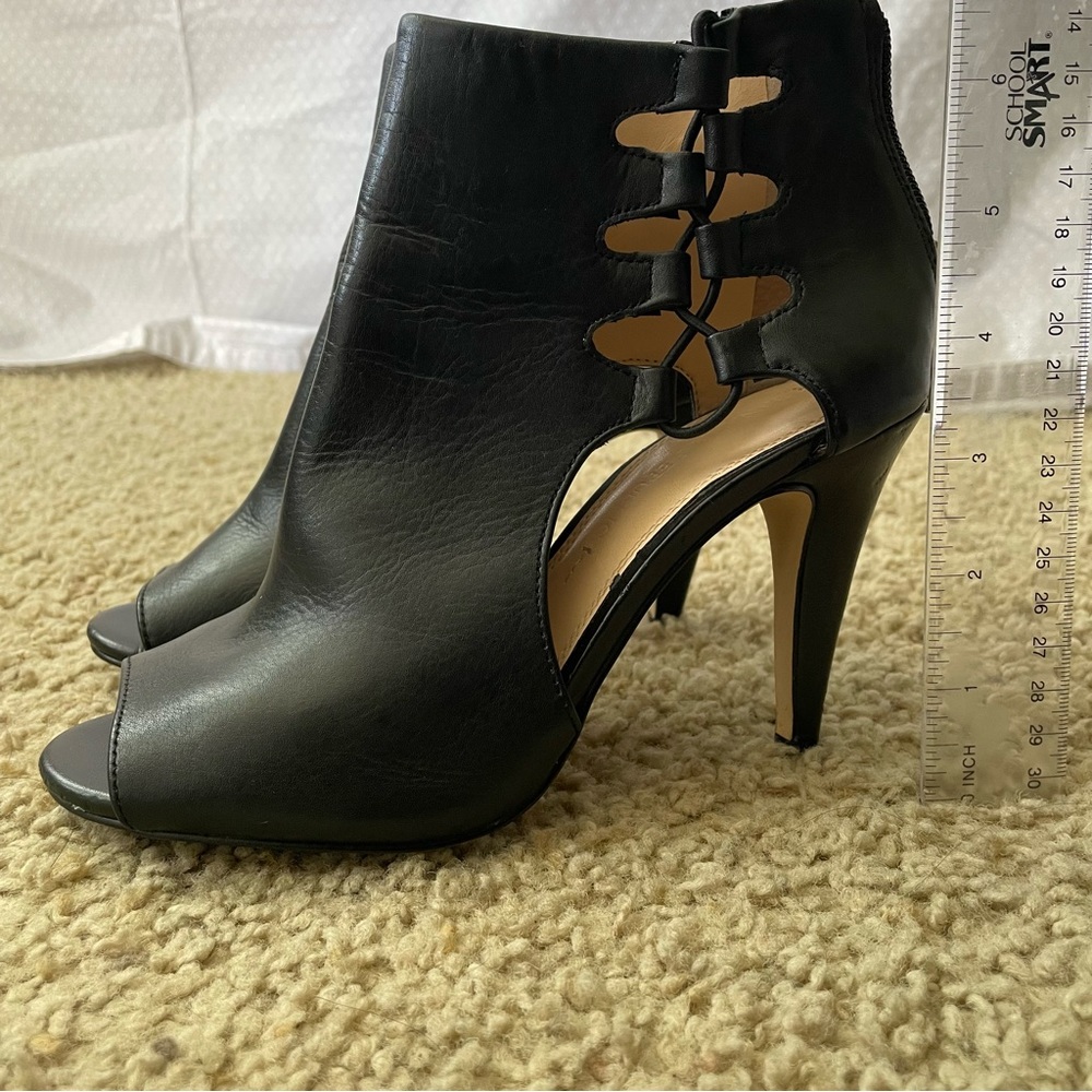 Banana Republic Open Toe Booties in Black Size 5